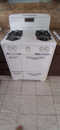 Vintage 1940s Wedgewood gas stove - $900 or obo