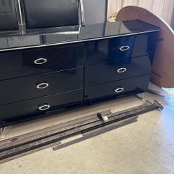 Dresser With Mirror &bed Frame 