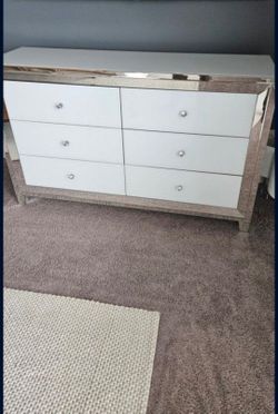 Like NEW 6 Drawer Mirrored Dresser