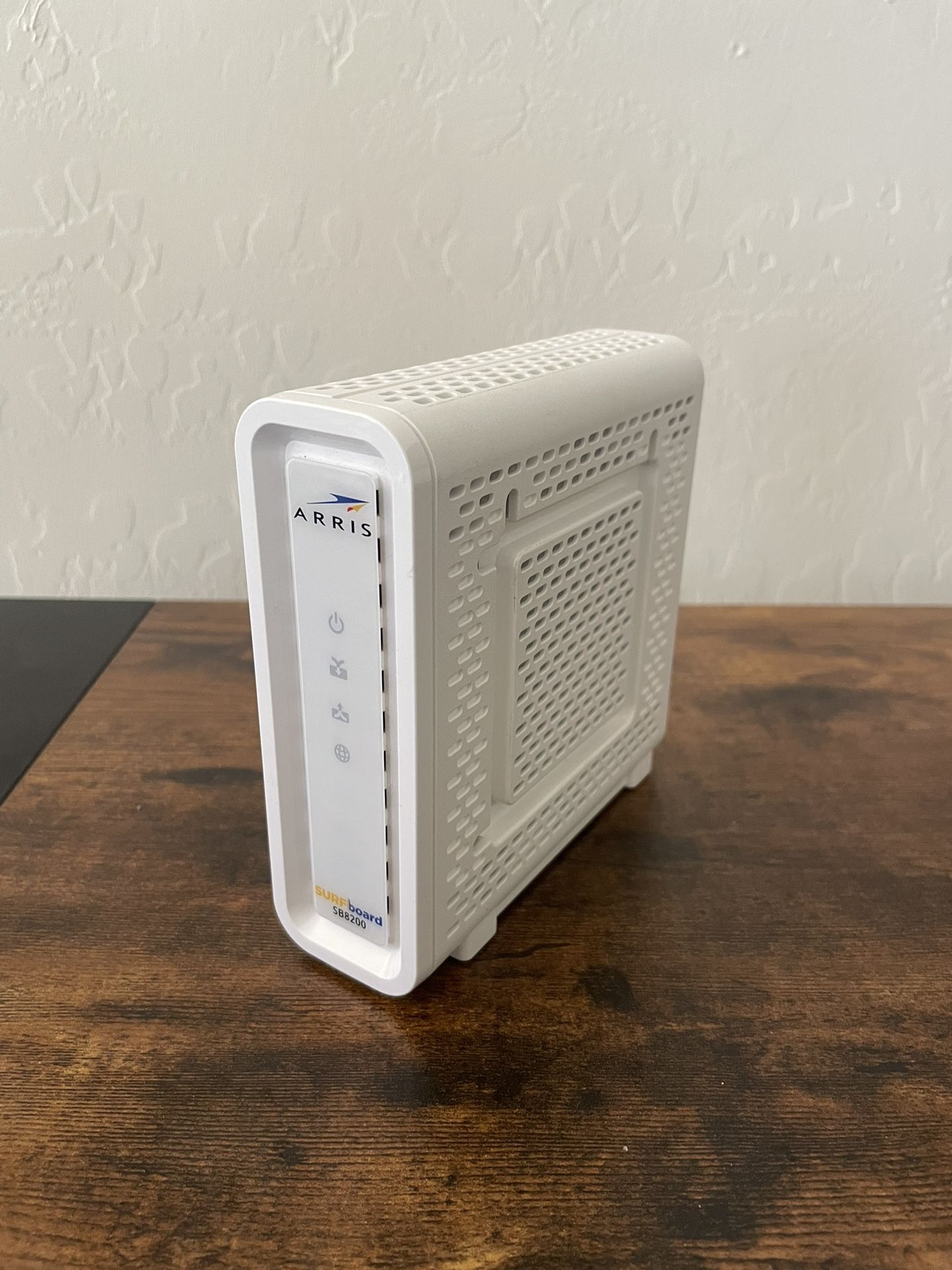 Arris SB8200 Internet Compact Modem