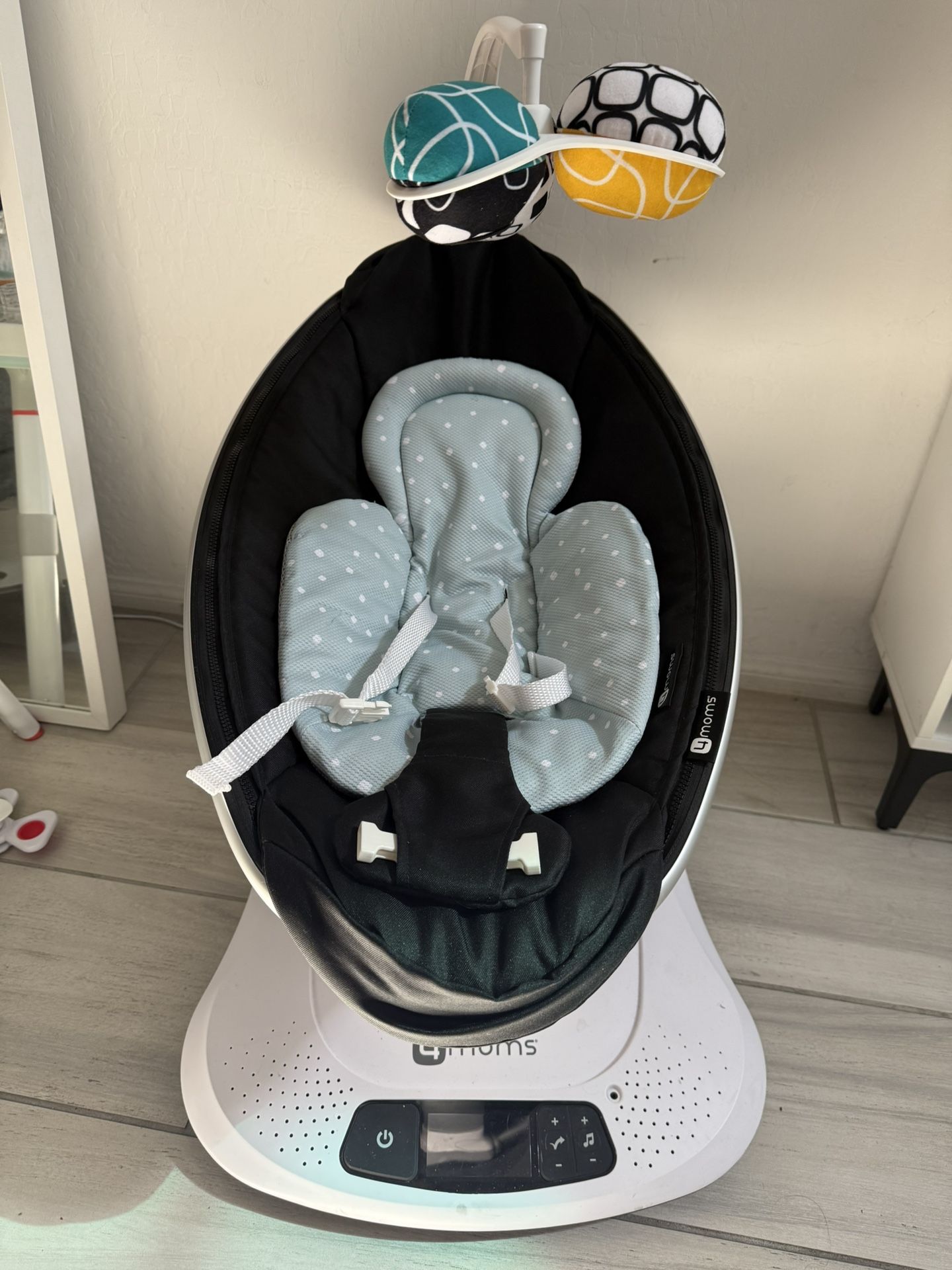 4 Moms Mamaroo Baby Swing 