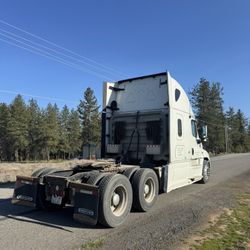 2013 Freihgliner Cascadia 