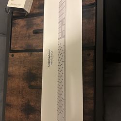 Brand New - Not Even Opened Magic Keyboard with Touch ID and Numeric Keypad for Mac models with Apple silicon (USB–C) - US English - White Keys