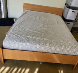 Full Size Bed Perfect For Small Space 