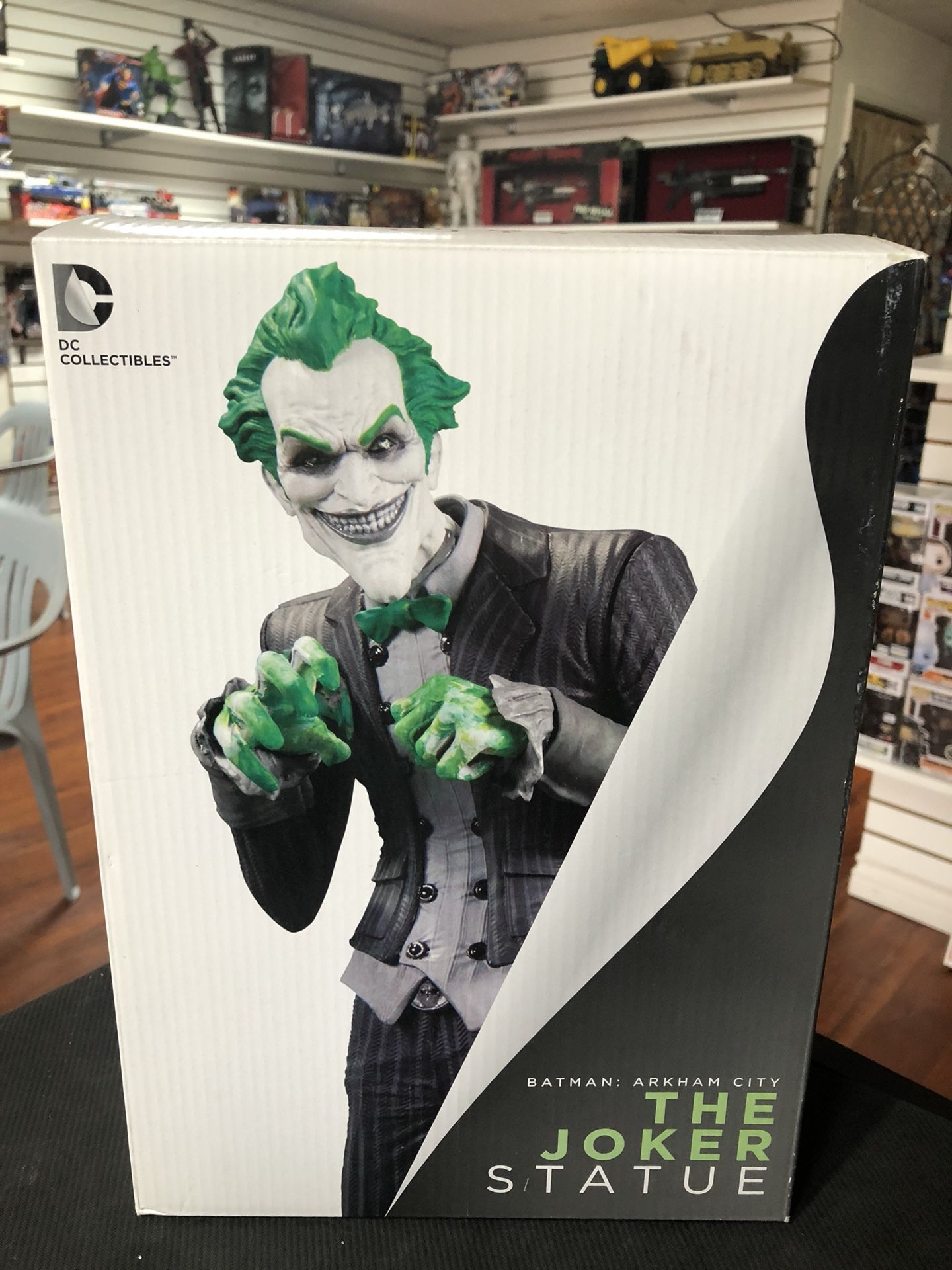 DC Collectibles Batman Arkham City The Joker Statue, Sculpted by Dave Cortes