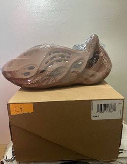 Yeezy foam runner size 5