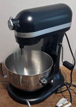 KitchenAid Professional 6000HD 6-quart bowl-lift stand mixer. Missing attachments. Mixer & bowl only
