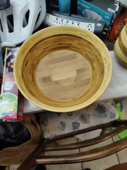 Large Wooden Salad Bowel W/ 4 Small Bowels 