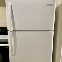 Frigidaire Refrigerator/Freezer. Like New, Barely used.