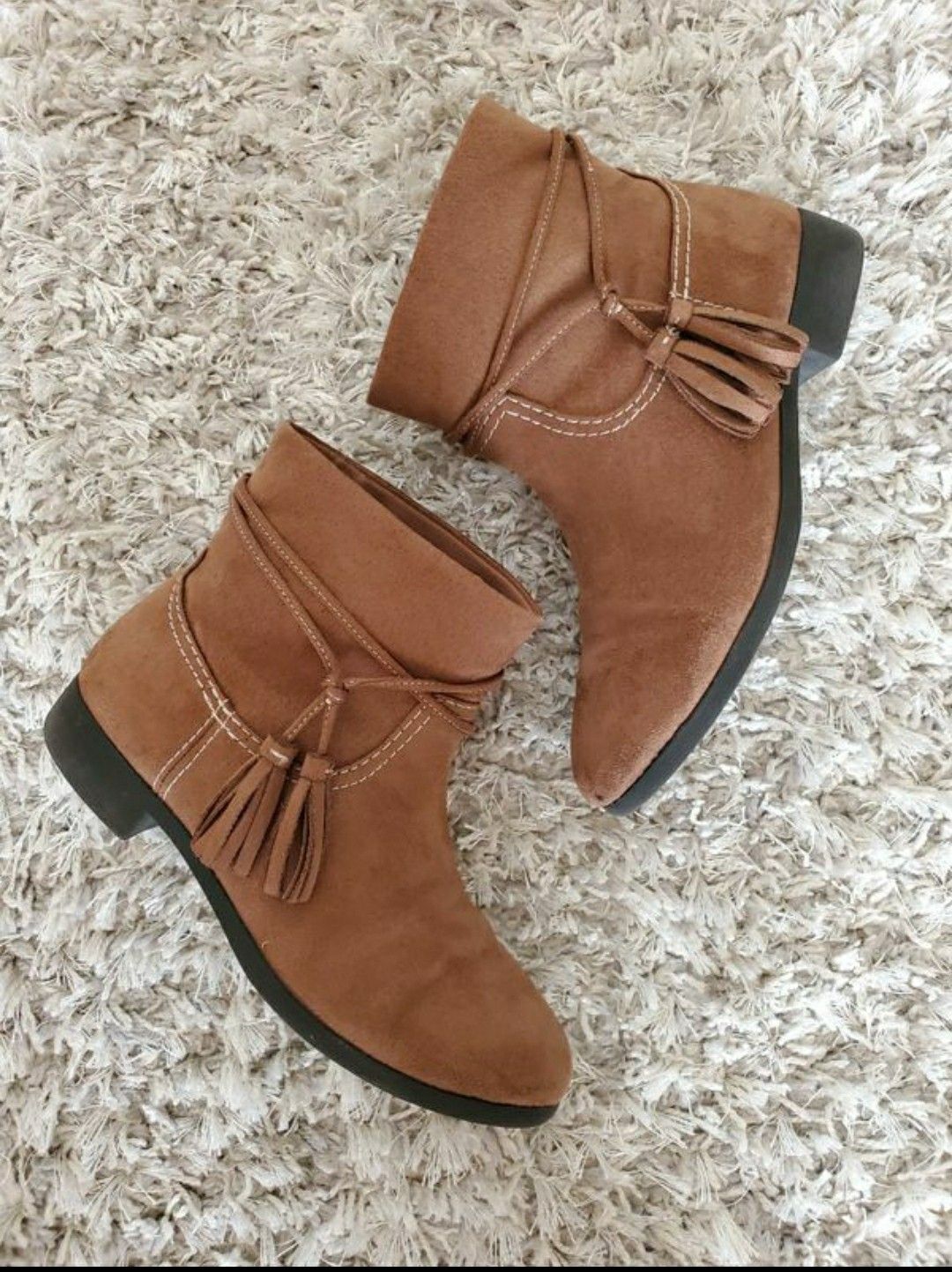 Girls boots size 4Youth