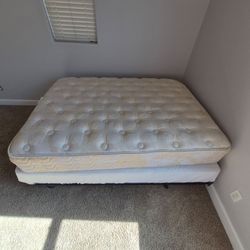 Full size mattress / Queen size bed frame