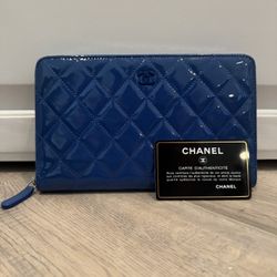 Classic Chanel Quilted Patent Leather Tri-Fold wallet (Electric Blue)