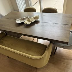 Like-New Modern Dining Set – Solid Wood Table + 4 Chairs + Bench