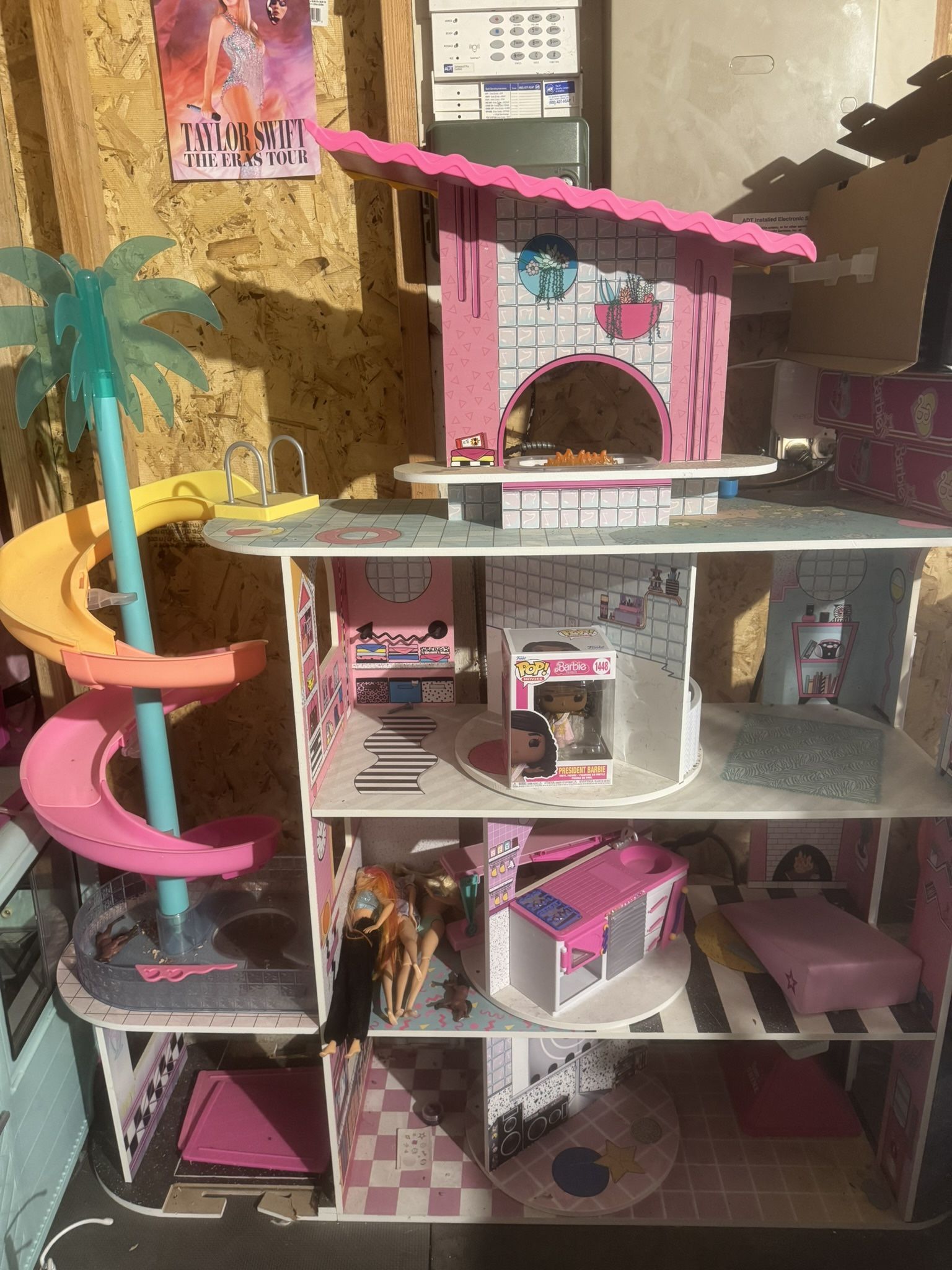 LOL Dollhouse/Playhouse