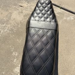 M8 street bob saddlemen seat