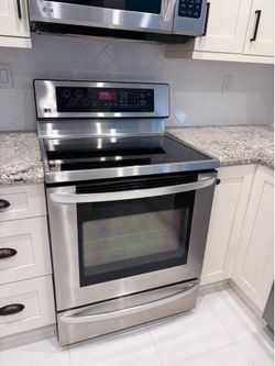 WORKING LG RANGE STOVE/OVEN