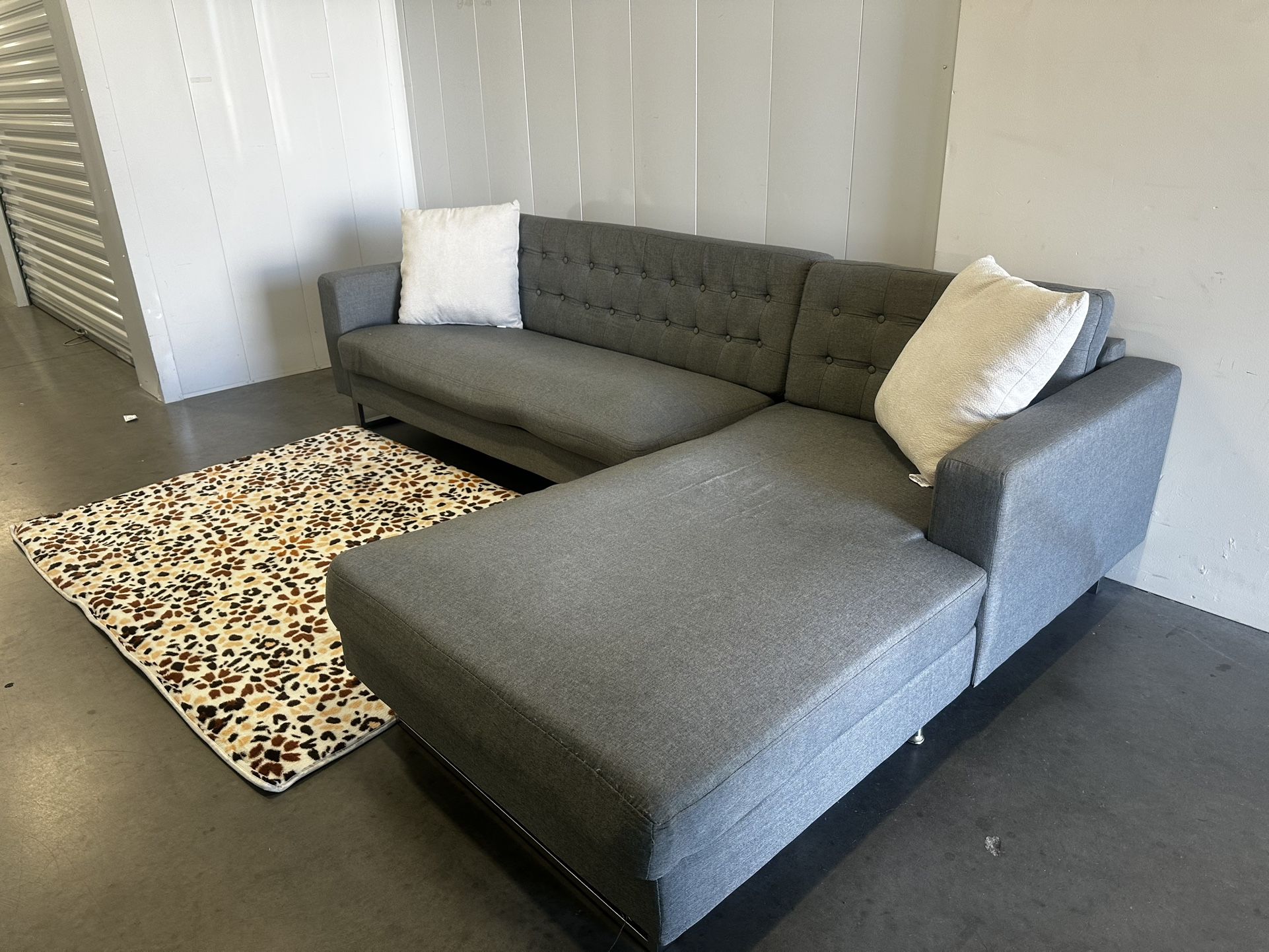 GRAY SECTIONAL COUCH W/ FREE DELIVERY