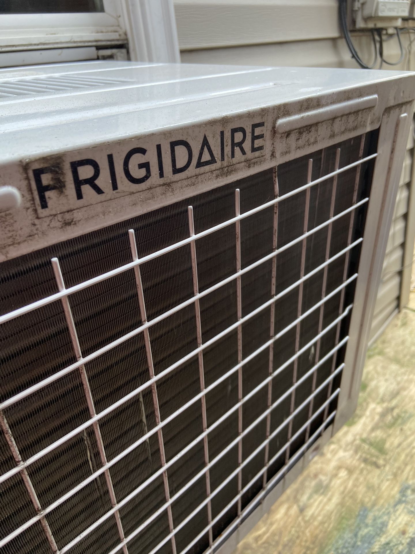 12,000 BTU Air Conditioner Works Fine Pickup Only