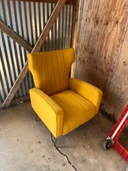 Mustard reading chair 😍