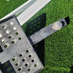 Elephant Stand Swivel Hitch For Step Up To Tailgate And Towing