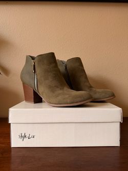👢 Macy’s Style & Co Women's Green Olive Masrinaaf Ankle Booties Shoes Size 10