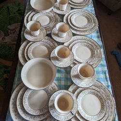 Lenox Windsong China Made USA 39 Piece Mint Condition 