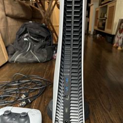 PlayStation 5 console & controller