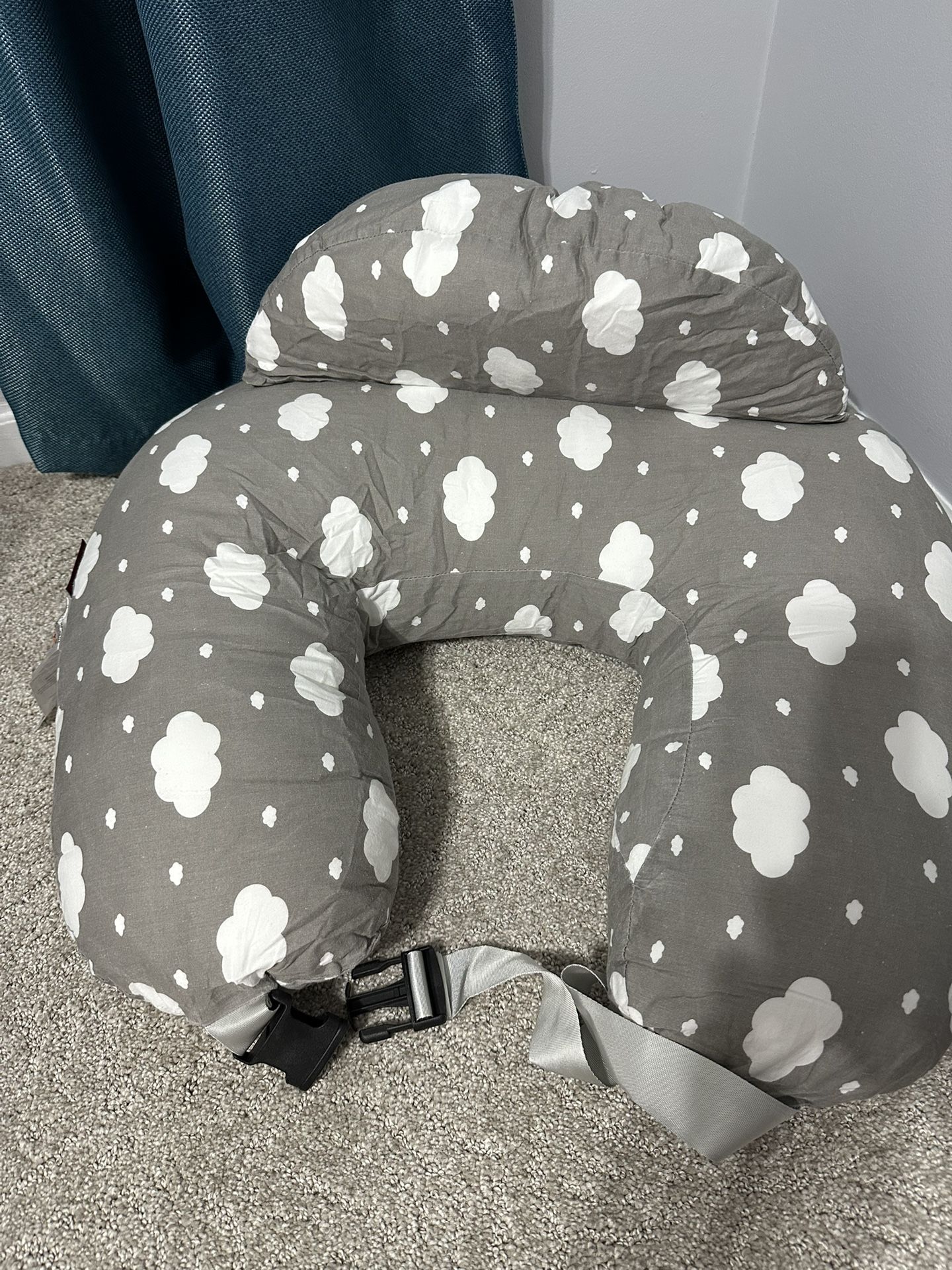 Momcozy Nursing Pillow.Barely Used