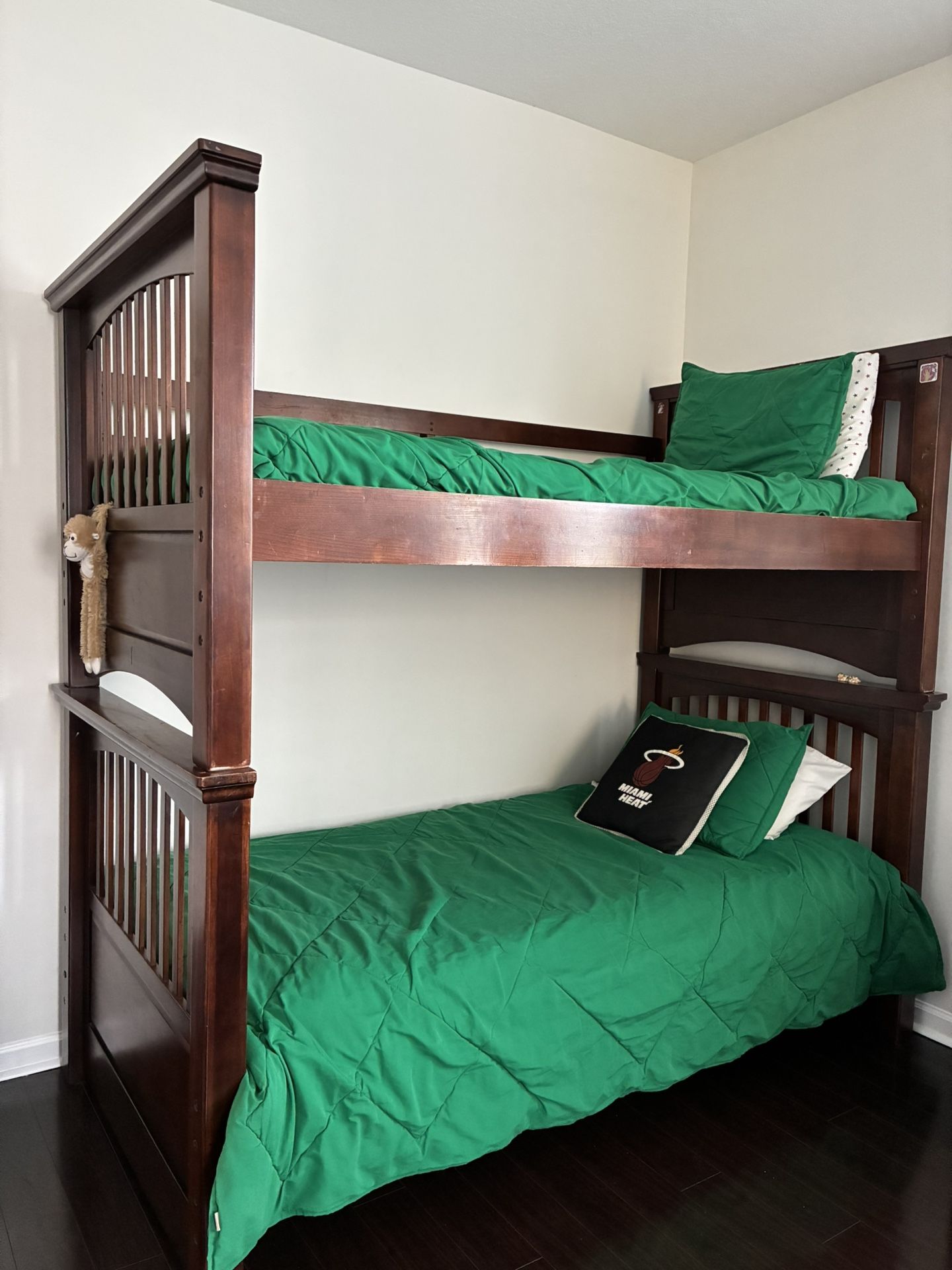 Solid Wood Bunk Bed/2 Single Beds
