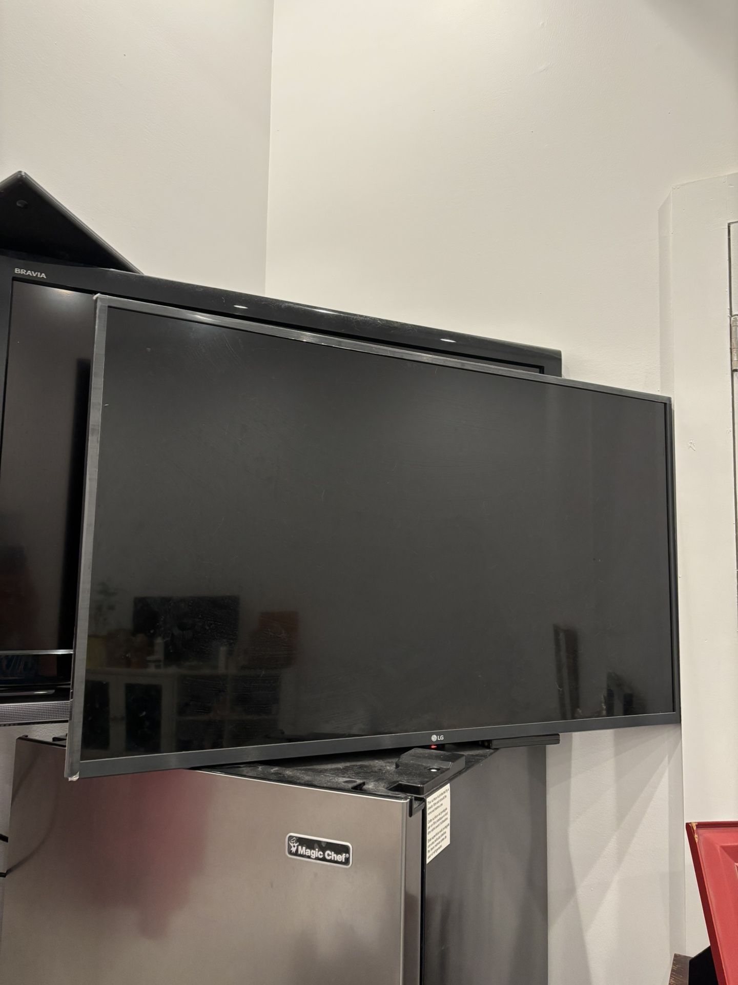 TELEVISIONS / SONY / LG
