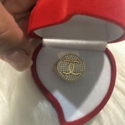 14 Karat Gold Women’s Ring Size 7