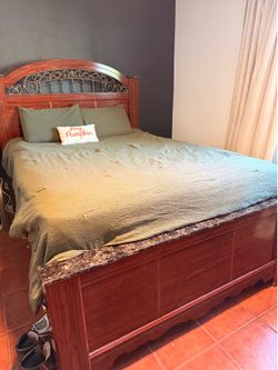 Queen size bed everything included $200