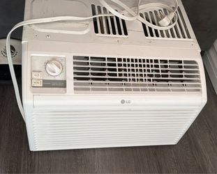 El aire acondicionado de ventana LG de 5.000 BTU (DOE) enfría 150 pies cuadrados con controles manuales