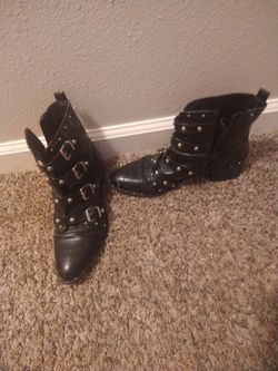 Goth  pointed style boots