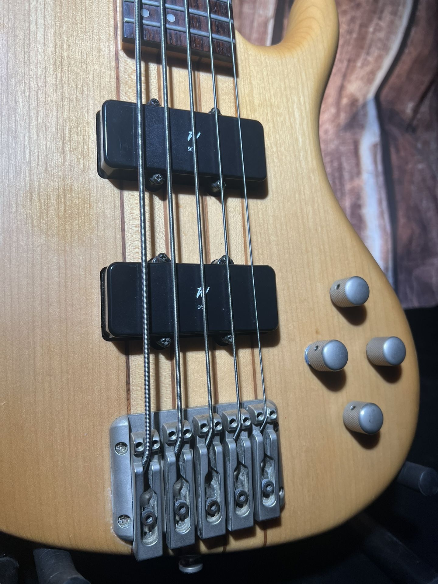 Washburn RB-2500 Active 5 String Bass Guitar for Sale in Miami, FL 