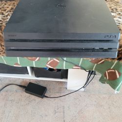 1 Ps4 Pro With Game And Ps4 Slim