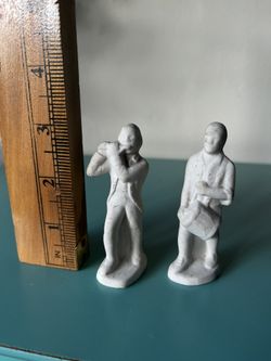 Vintage drum and fife band marching soldier figurines Independence Revolutionary