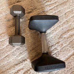 PELOTON weights 30lbs
