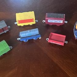 🚂 LOT of Thomas the Train Miscellaneous plastic Train Cars.  Also includes plastic Tug Boat and a probably non working motorized engine.