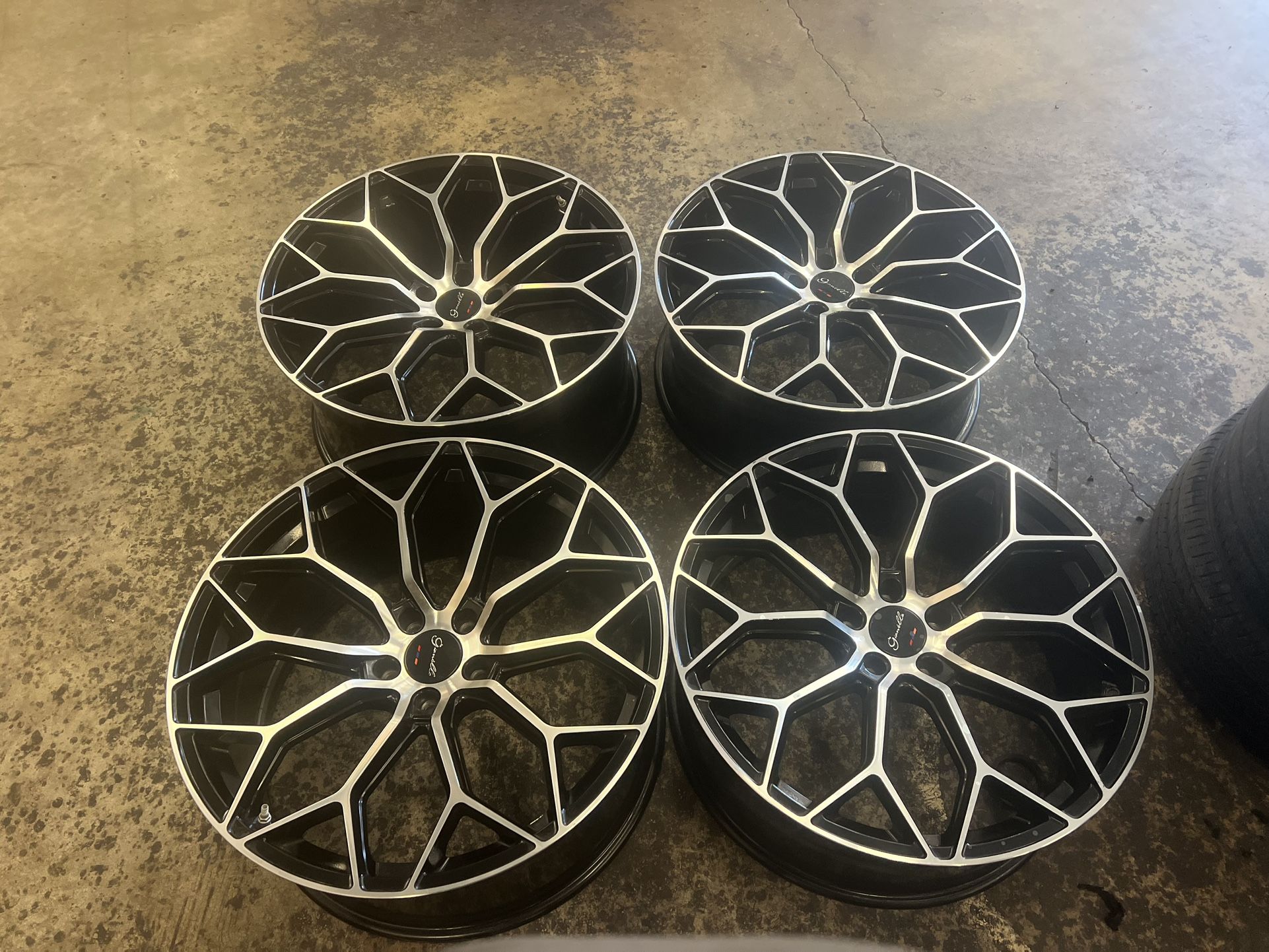 22 Inch Giovonni Rims (Gianellos)