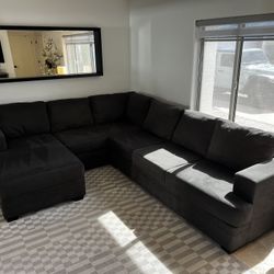 Couch Sectional With Chase