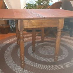 Antique 5-leg drop leaf table