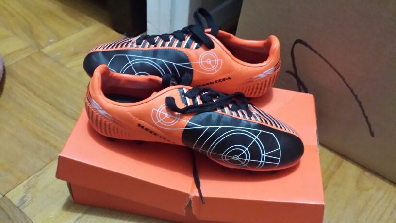 Soccer shoes