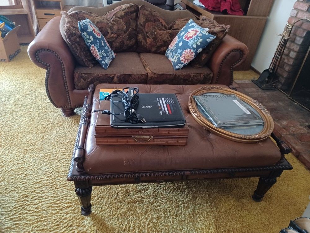 Sofa bed, Loveseat, and Auntimin
