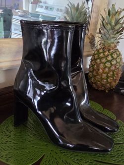 ​NEW NIB Vince Camuto Square Toe Patent Leather Heeled Boots Black Size 9