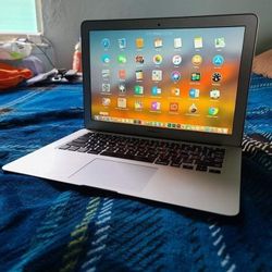 Excellent 13 inch Apple Macbook Air Laptop Computer With Intel Core i5 Proccesor With Programs