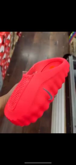 Title: Nikeslides Description: Let me know what size you need Come brand new with box ✅