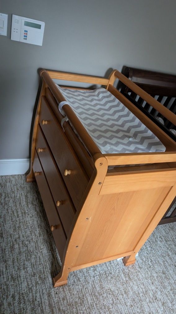 Baby Diaper Changing Station with Pads