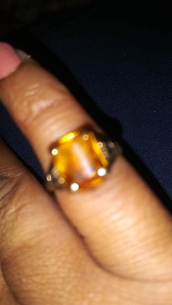 10kt gold ring yellow stone
