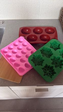 Silicone baking trays and cutting board new $60